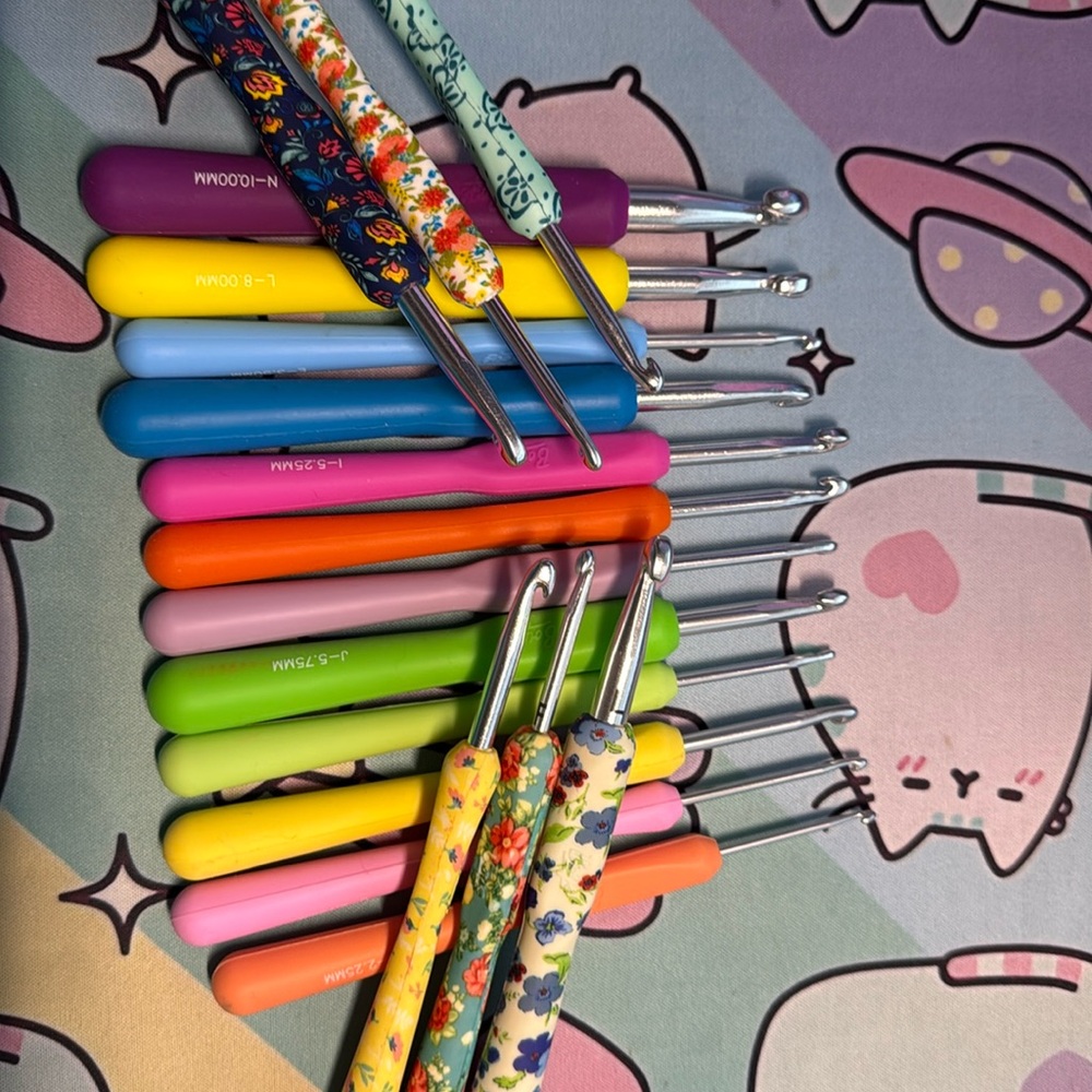 Huge lot of Boye ergonomic crochet hooks